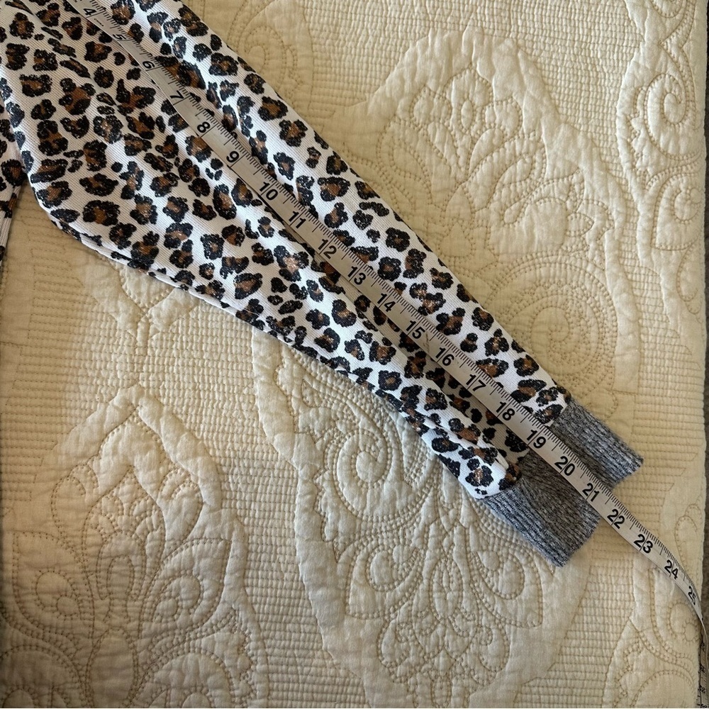 COZY soft and supple animal print sweatshirt, beautiful condition size XL - Picture 9 of 10
